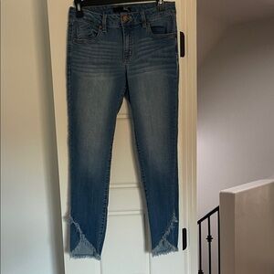 1822 Denim Frayed Hem Blue Jeans